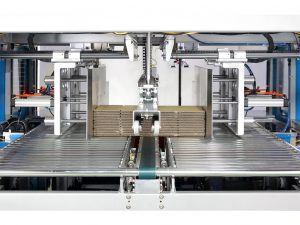 Páskovací stroj TP-CIL nezavisle ovladatelny dopravnik