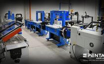 Skupina páskovacích strojů showroomu balicí techniky PENTA-servis