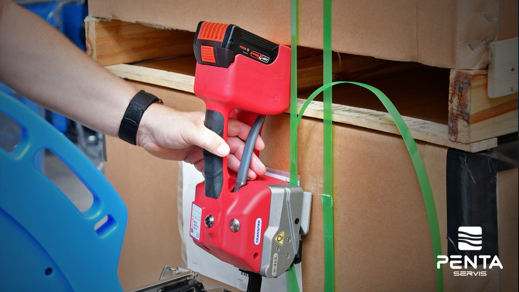 Páskování palet pomocí stroje TP-700 Ergo a páskovačky H-46