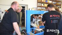 Odborné školení servisních techniků PENTA-servis na páskovacím stroji Transpak TP-702 v roce 2013.