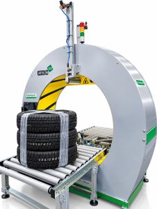 Řezaná strojní strech fólie vhodná pro ovíjení pneumatik a autoplášťů pomocí horizontálního ovíjecího stroje.