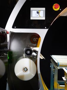 Řezaná strojní stretch fólie použita v horizonálním ovinovacím stroji NELEO 125