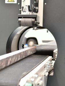 Řezaná strojní stretch fólie použita v horizonálním ovinovacím stroji spinner 450 s